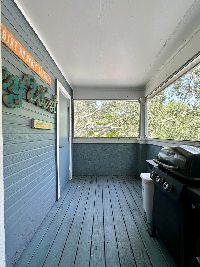 Building Photo - 1050 Crystal Way