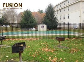 Building Photo - 2 bedroom condo Heat Included and Pool!