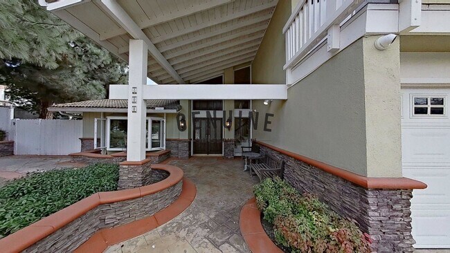 Building Photo - Large 4 Bedroom House with Pebble Bottom Pool - Backyard Oasis!