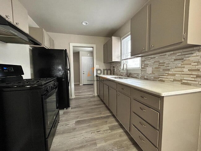 Building Photo - 106 Carter St