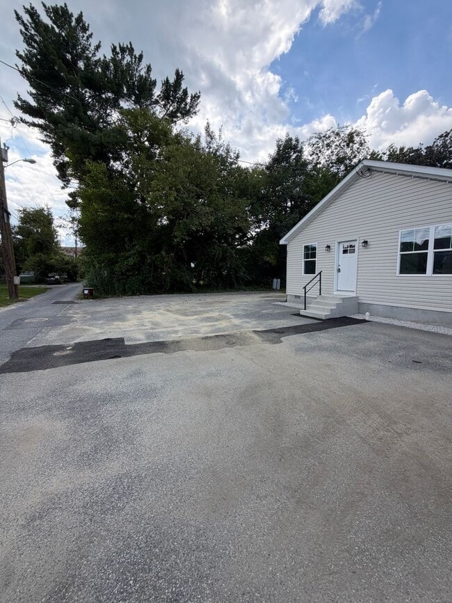 Building Photo - 221 Strawberry Alley