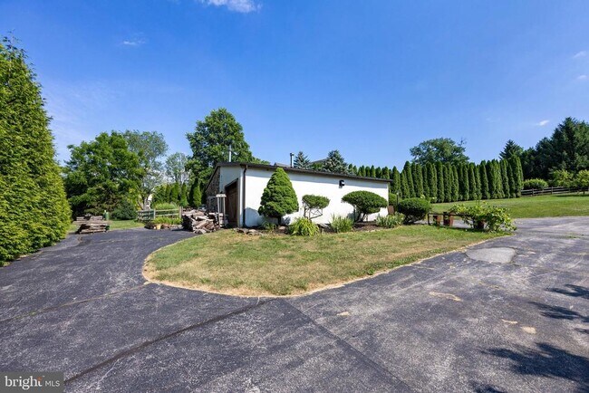 Building Photo - 138 Moore Rd