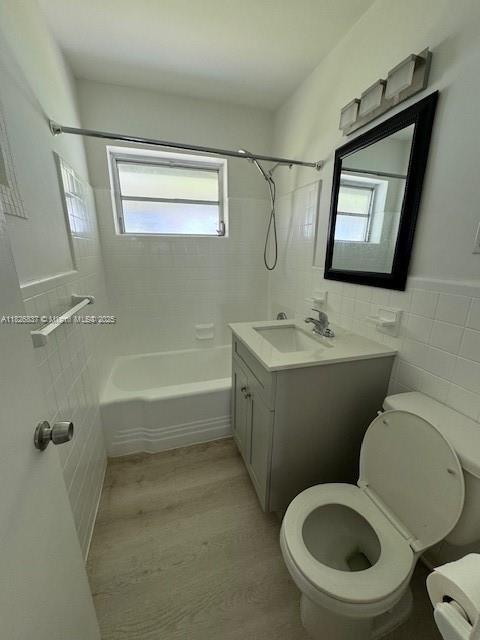 Building Photo - 1311 Bayview Dr