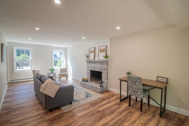 Building Photo - 11 Chatham St