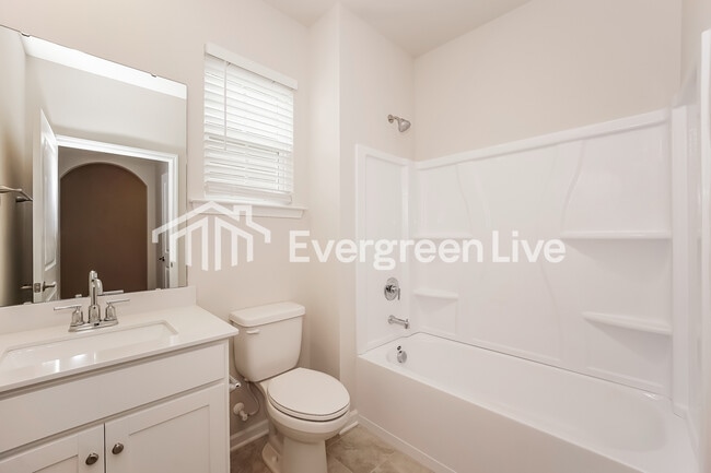 Building Photo - 6496 Fairfax Ct