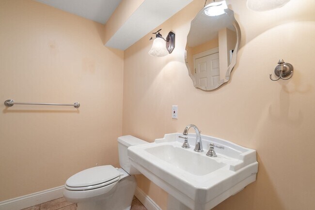 Building Photo - 3 Summerland Way