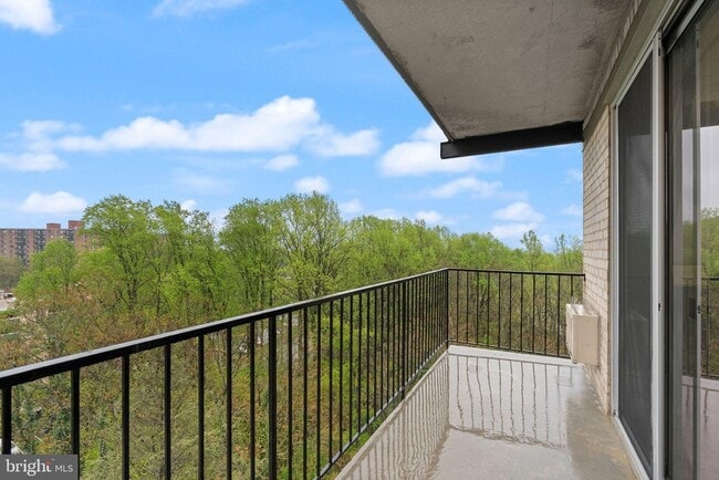 Building Photo - 3245 Rio Dr