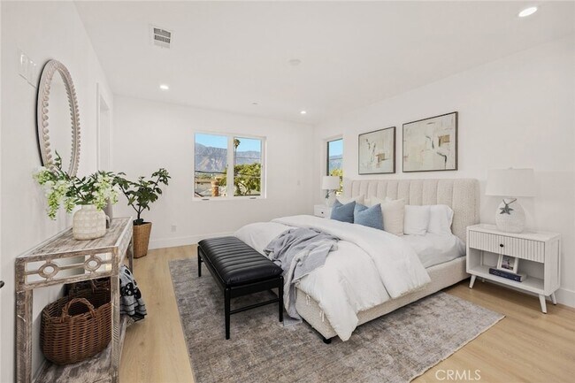 Building Photo - 905 Sunset Blvd