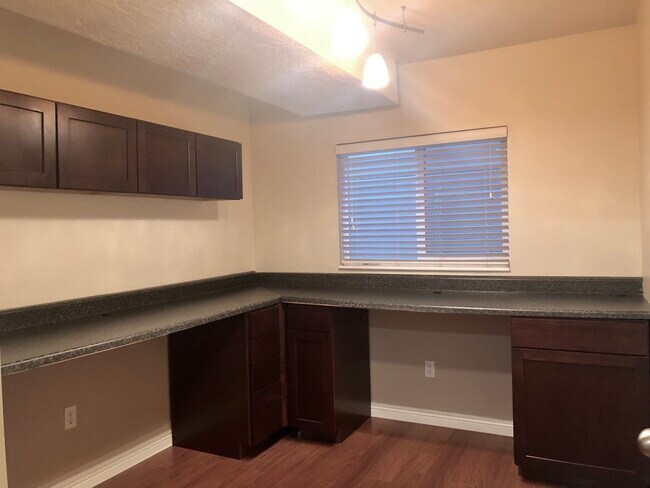 Building Photo - 944 Longleaf Dr