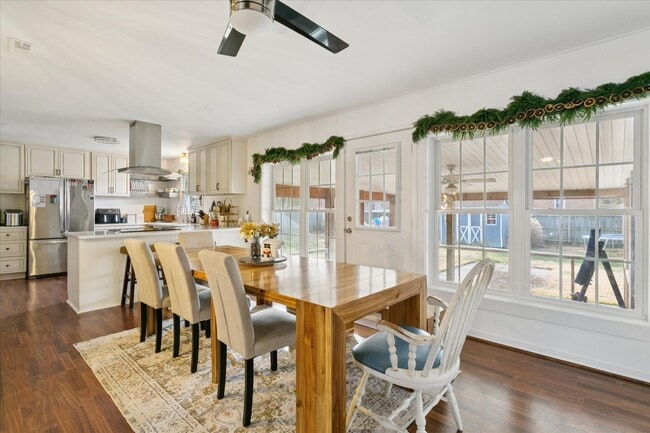 Building Photo - 18 S Greenfield Ave