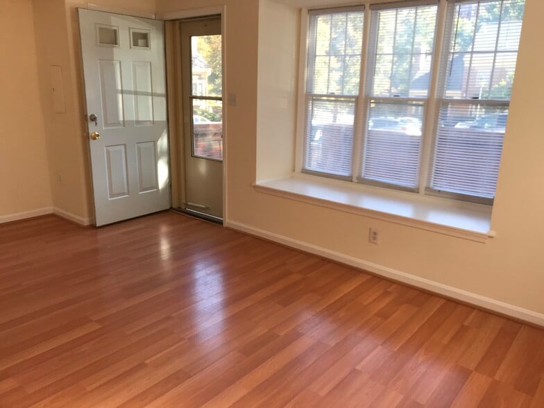 Primary Photo - 2530 Fairfax Dr