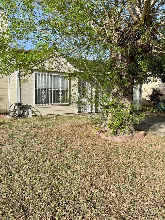 Building Photo - 6317 Village Club