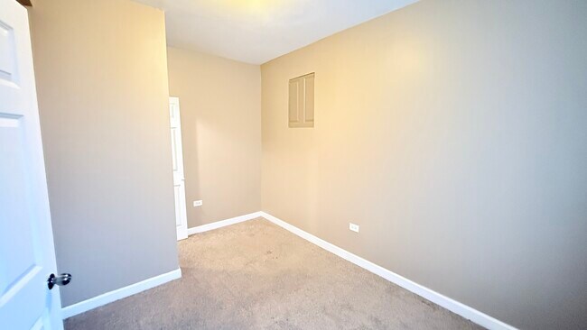 Building Photo - 8017 S Phillips Ave