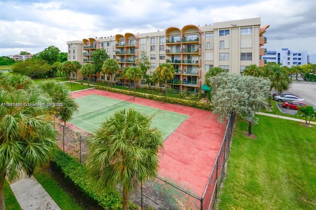Building Photo - 9350 Fontainebleau Blvd