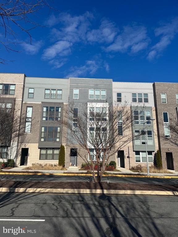 Building Photo - 13338 Arrowbrook Centre Dr