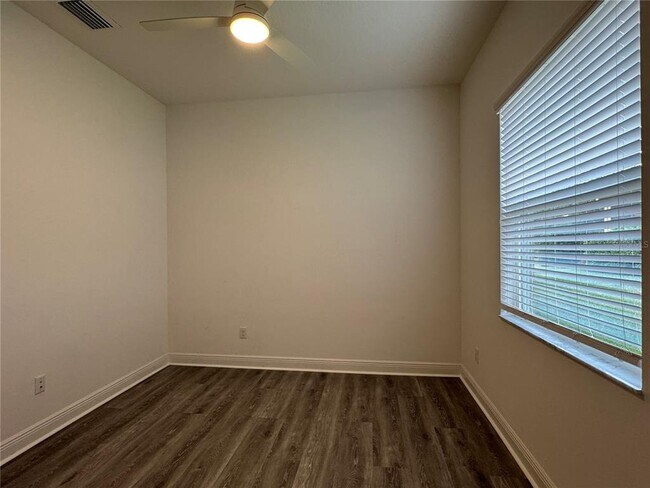 Building Photo - 31045 Lindentree Dr