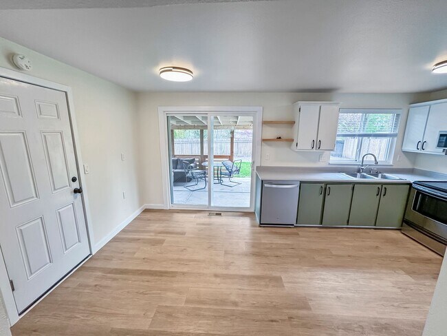 Building Photo - Immaculate Single-Level Home