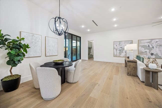 Building Photo - 431 W 30th St