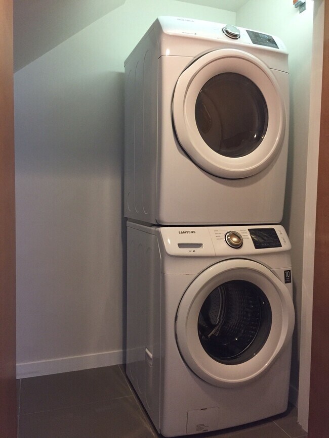 Building Photo - 5938 California Ave SW