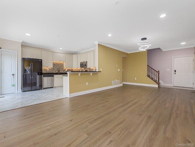 Building Photo - 1115 Balsam Dr