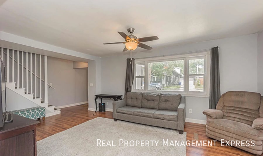 Building Photo - 4 Bedroom 2 Bathroom Home in Sioux Falls