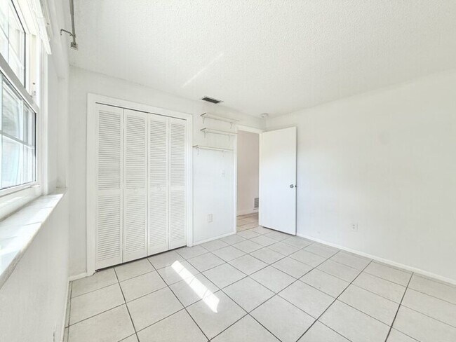 Building Photo - 2658 Sunny Breeze Ave