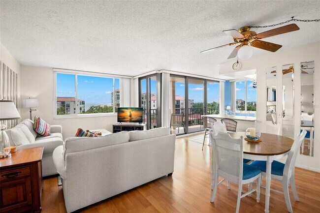 Building Photo - 6219 Palma Del Mar Blvd S