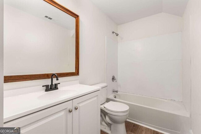 Building Photo - 94 Lucy St SE