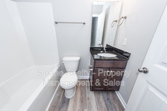 Building Photo - 522 Truman Dr