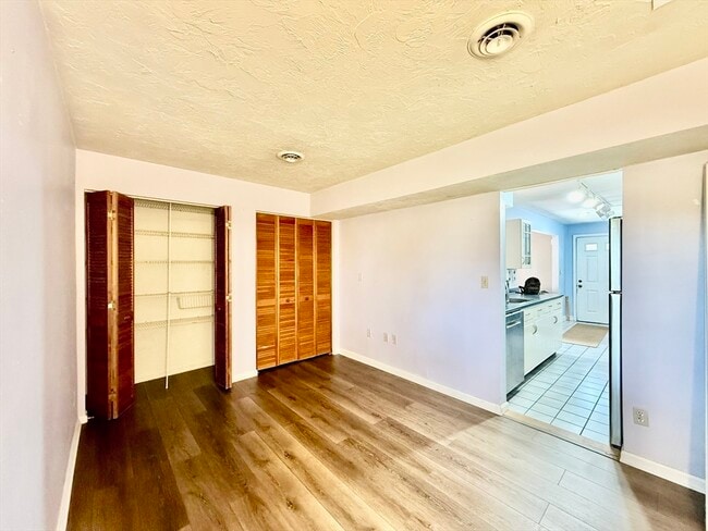 Building Photo - 197 Lake St