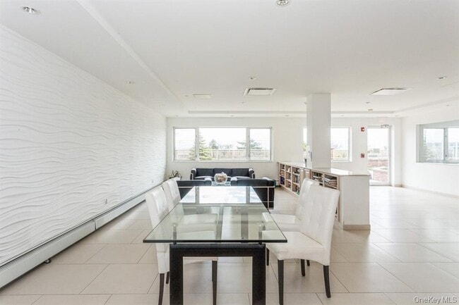 Building Photo - 830 Shore Rd