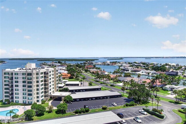 Building Photo - 736 Island Way