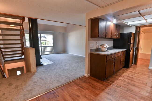 Building Photo - 1073 Lancaster Blvd