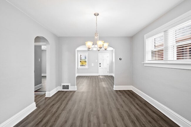 Building Photo - Flockin' Cute House