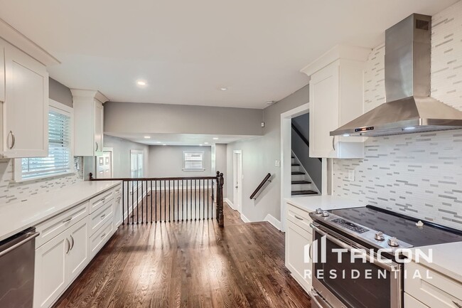 Building Photo - 2241 Wallingford Dr