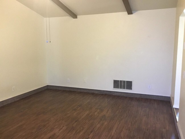 Building Photo - 513 S Silver Leaf Dr