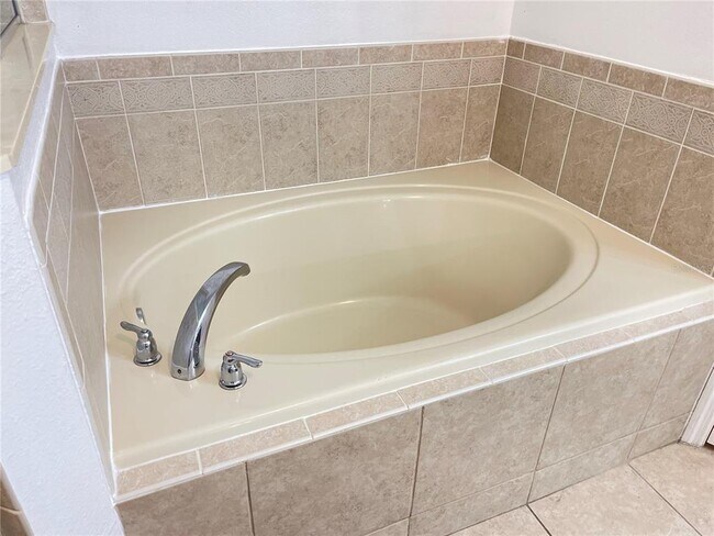 Building Photo - 16543 Cedar Run Dr