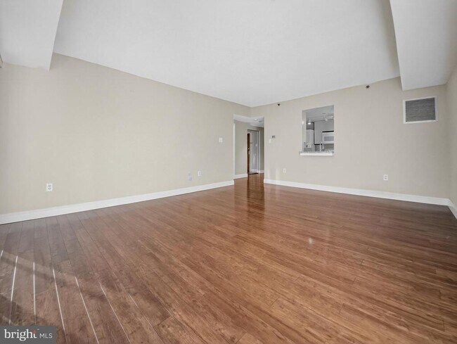 Building Photo - 1530 Key Blvd