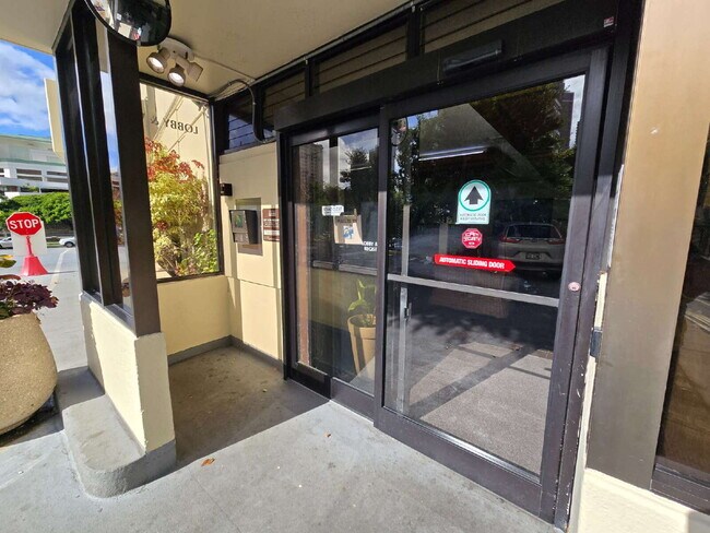 Building Photo - Fully Furnished Executive Condo Rental 2br/2ba/1pkg - Waikiki