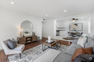 Building Photo - 280 Tradewinds Dr