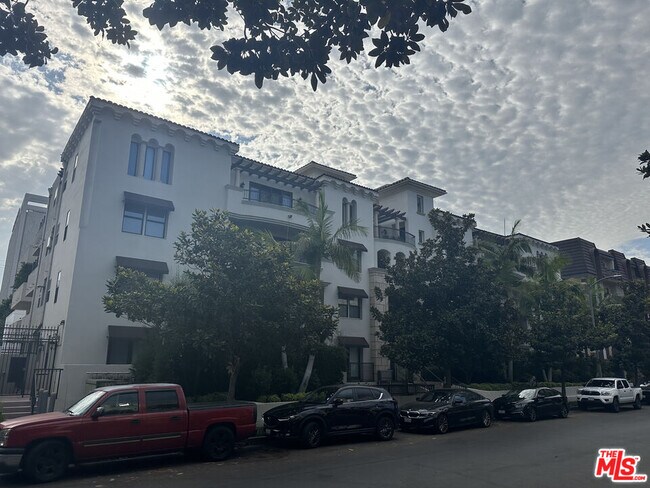Primary Photo - 122 N Clark Dr