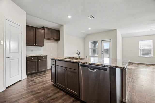 Building Photo - 611 Saddle Club Way