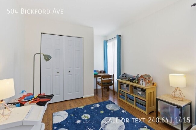 Building Photo - 504 Bickford Ave