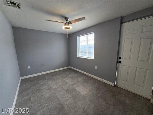 Building Photo - Remodeled Single-Story Duplex