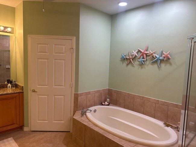 Building Photo - FURNISHED/TURNKEY 2+Den, 2 bath 1 car garage 1st floor condo in River Hall