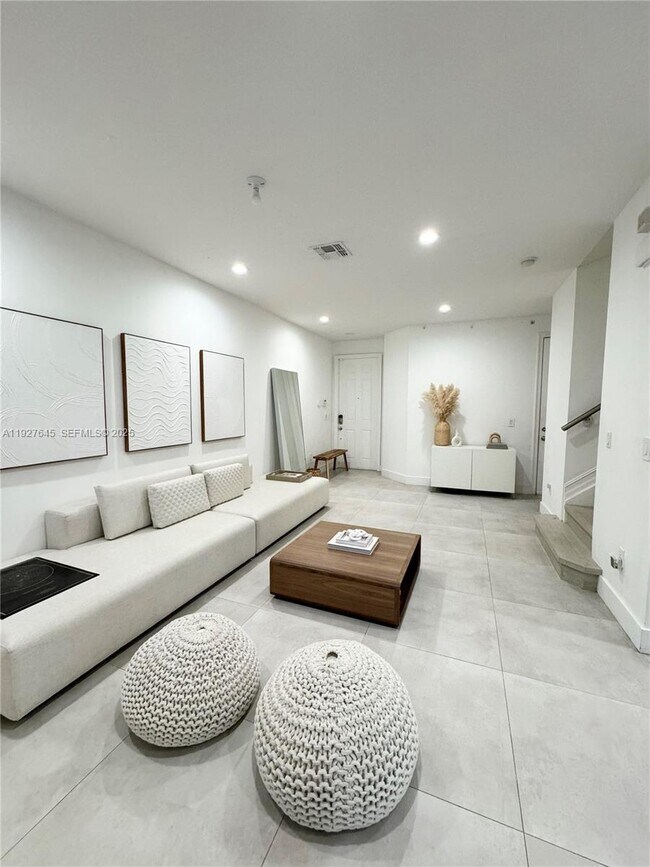 Building Photo - 13017 Riverwalk Cir S