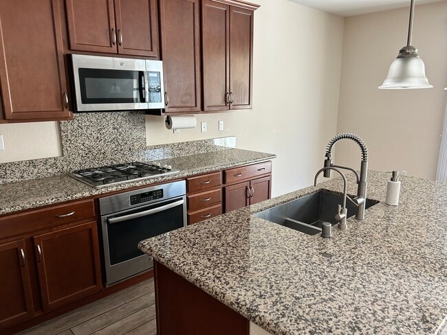 Building Photo - 10960 Knoxville Way