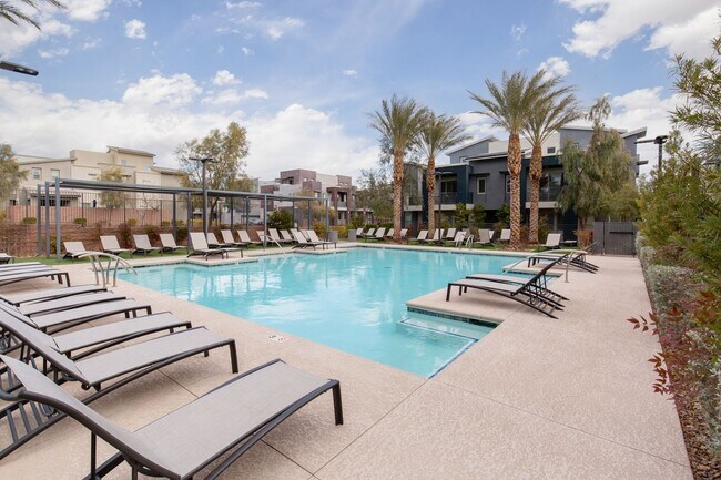Building Photo - Fully furnished luxury townhome in Affinit...