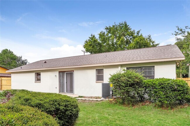 Building Photo - 302 N Miller Rd