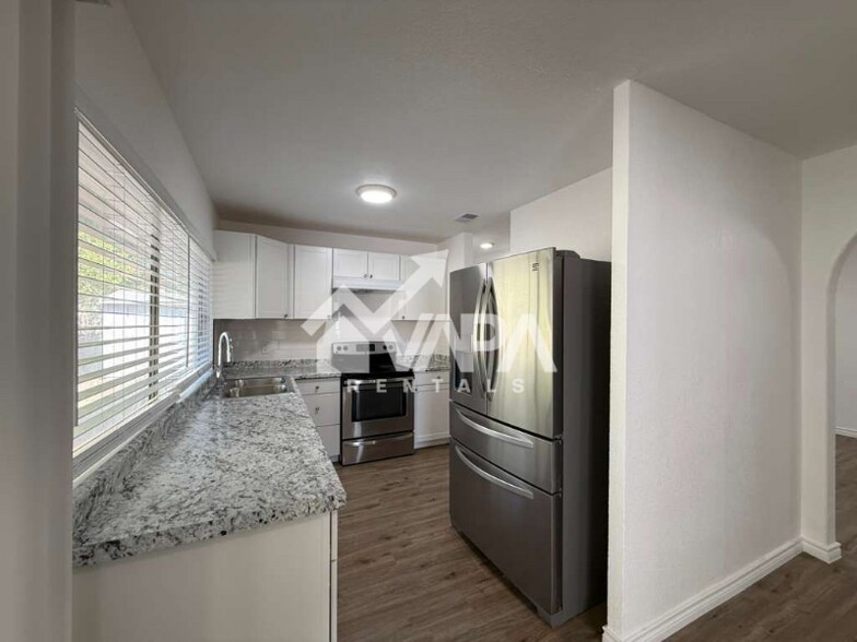 Building Photo - 5507 Prairie Flower Dr